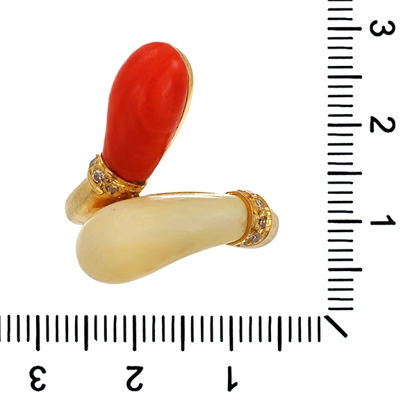 Ring, 18K, Gelbgold, Koralle, Diamanten