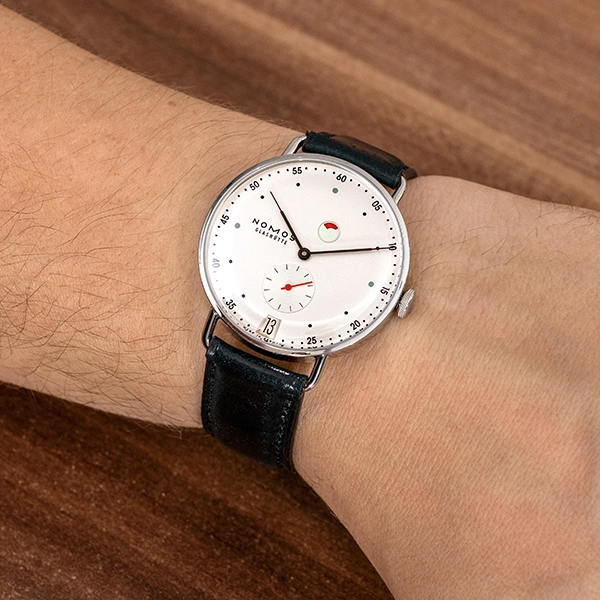Herrenuhr Nomos 'Metro Datum Gangreserve' Handaufzug