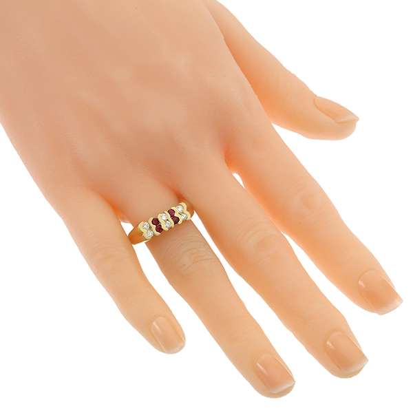 Ring, 18K, Gelbgold, Rubine, Brillanten