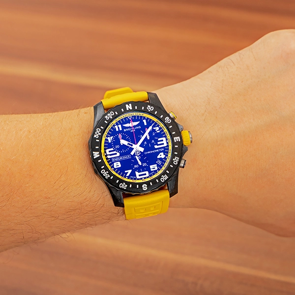 Herrenuhr Breitling 'Endurance Pro 44 Gelb' Chrono-Quartz