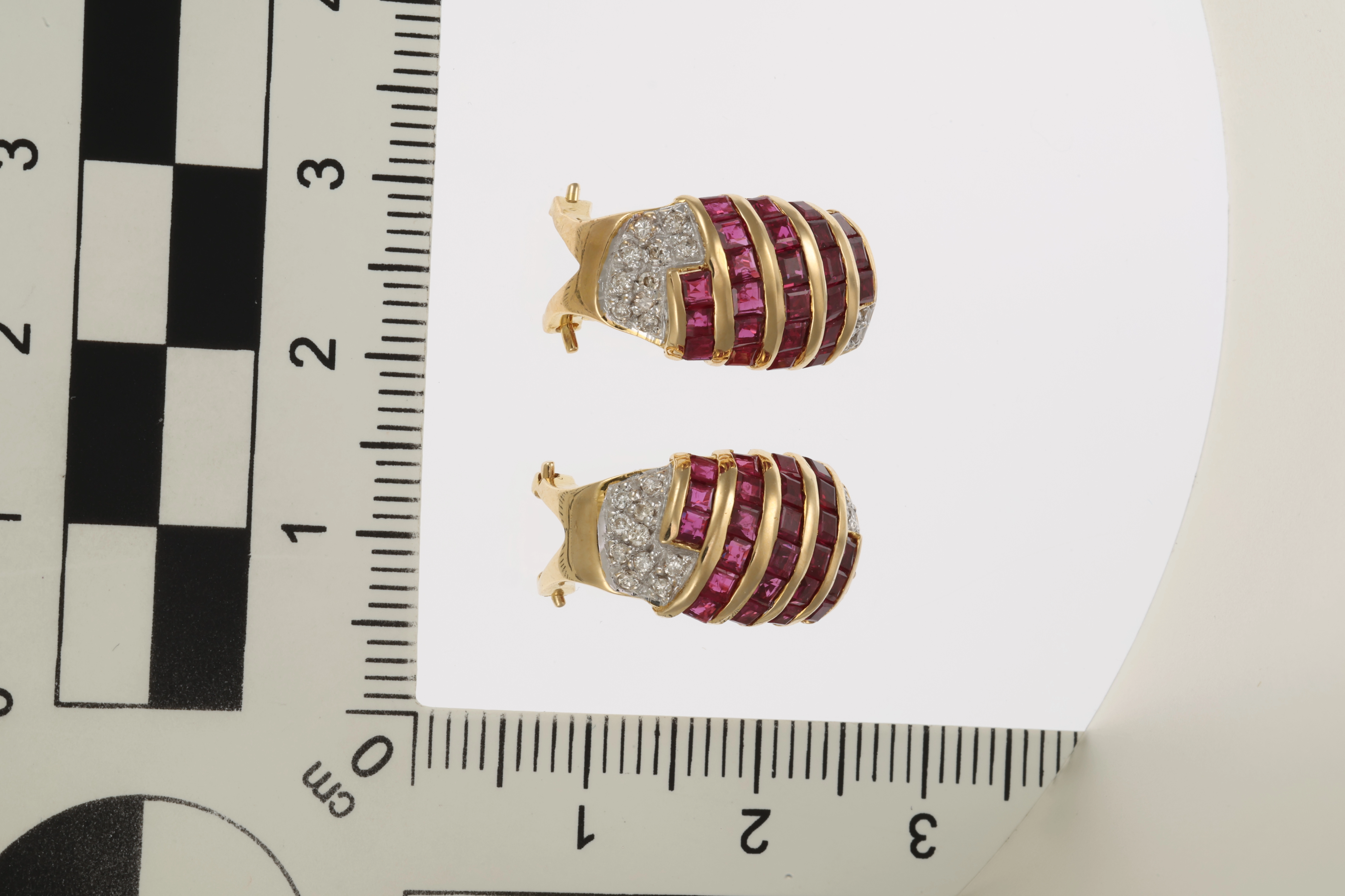 Clip-Stecker, 18K, Gelbgold, Rubine, Brillanten