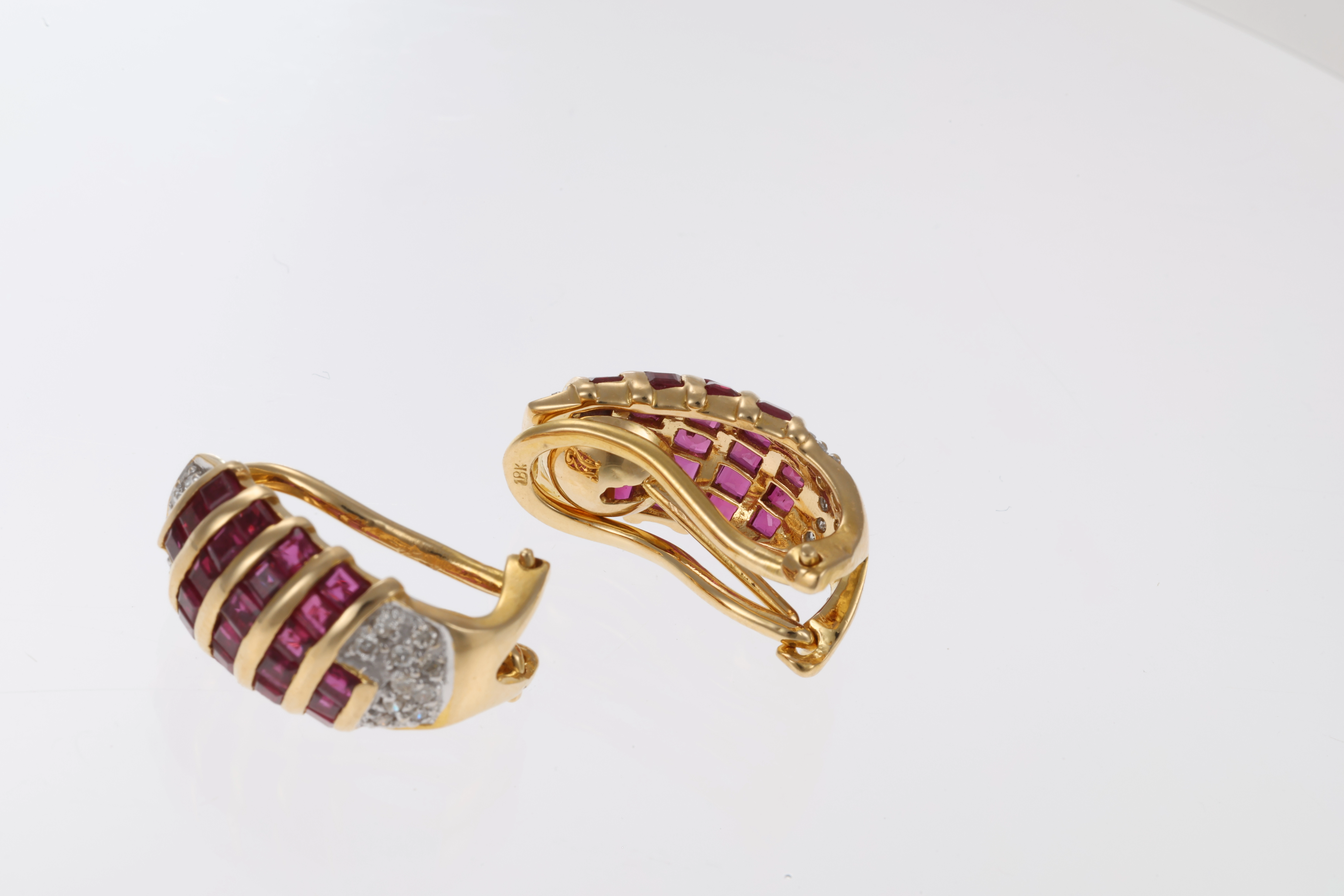 Clip-Stecker, 18K, Gelbgold, Rubine, Brillanten